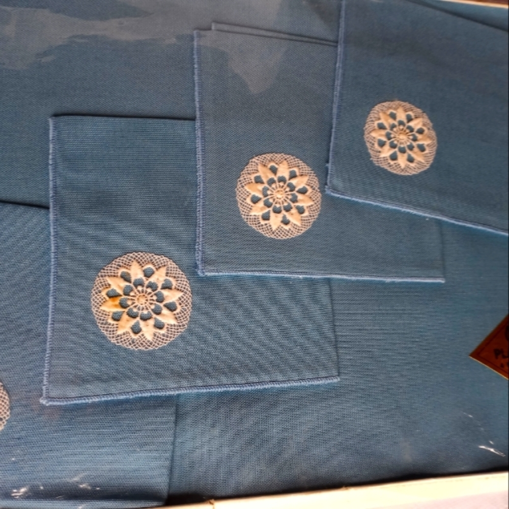 Vintage 4 Placemats with 4 Matching Napkins All Rayon Original Packaging New